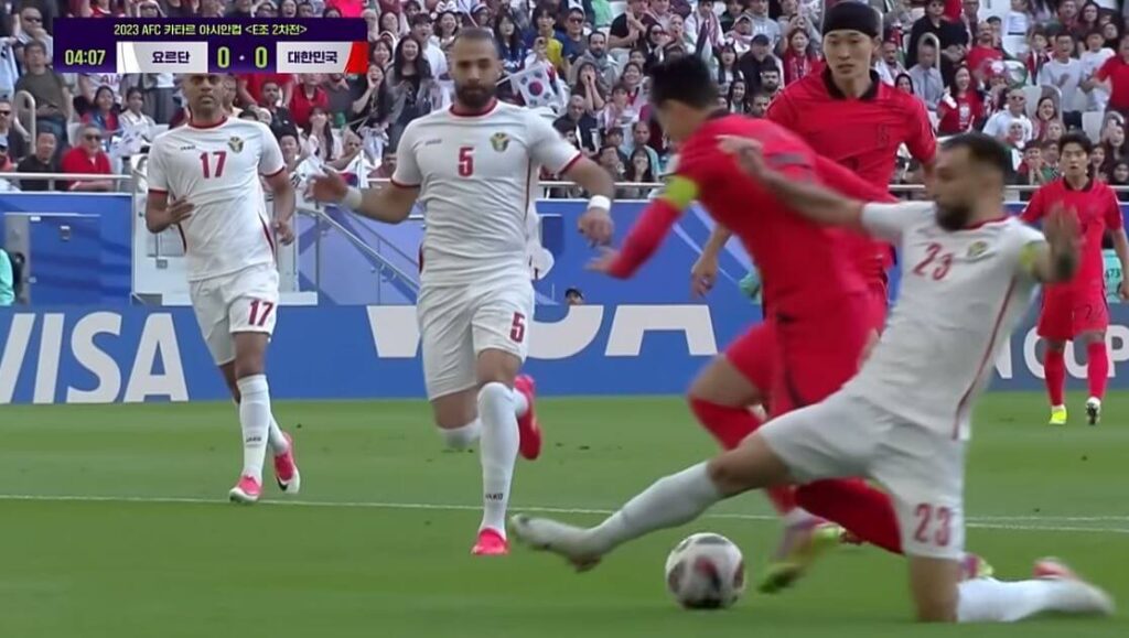한국축구, 요르단과 2대2 동점 - 요르단전에서 페널틱킥을 유도한 손흥민